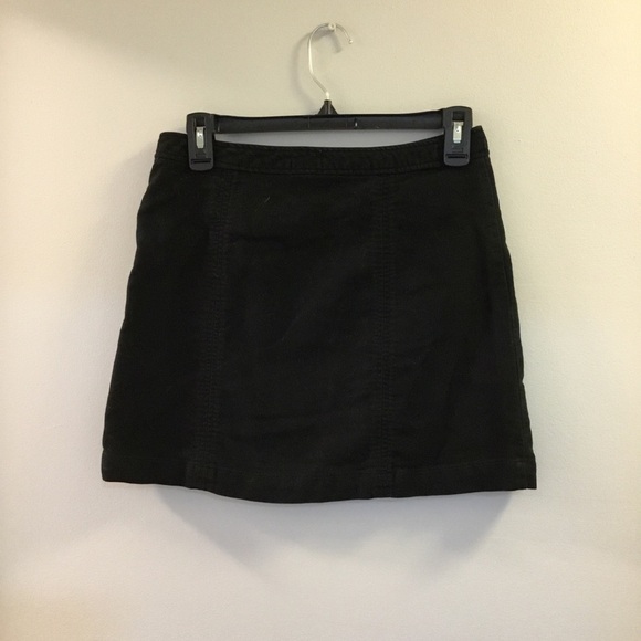Old Navy size 14 black skirt with side zipper and 2 zippers at hem - Picture 2 of 8